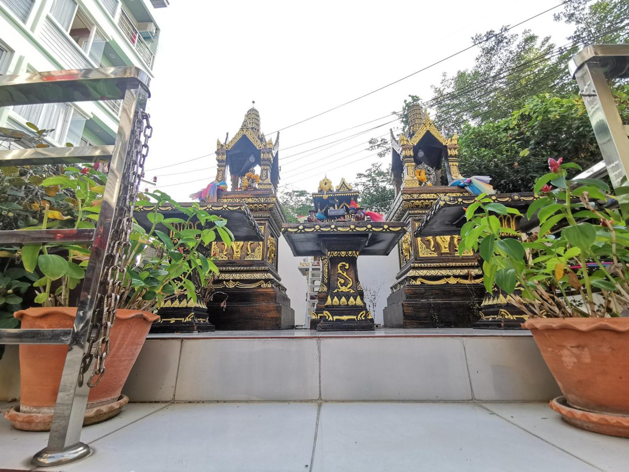 Lanting Hotel Patong Bagian luar foto