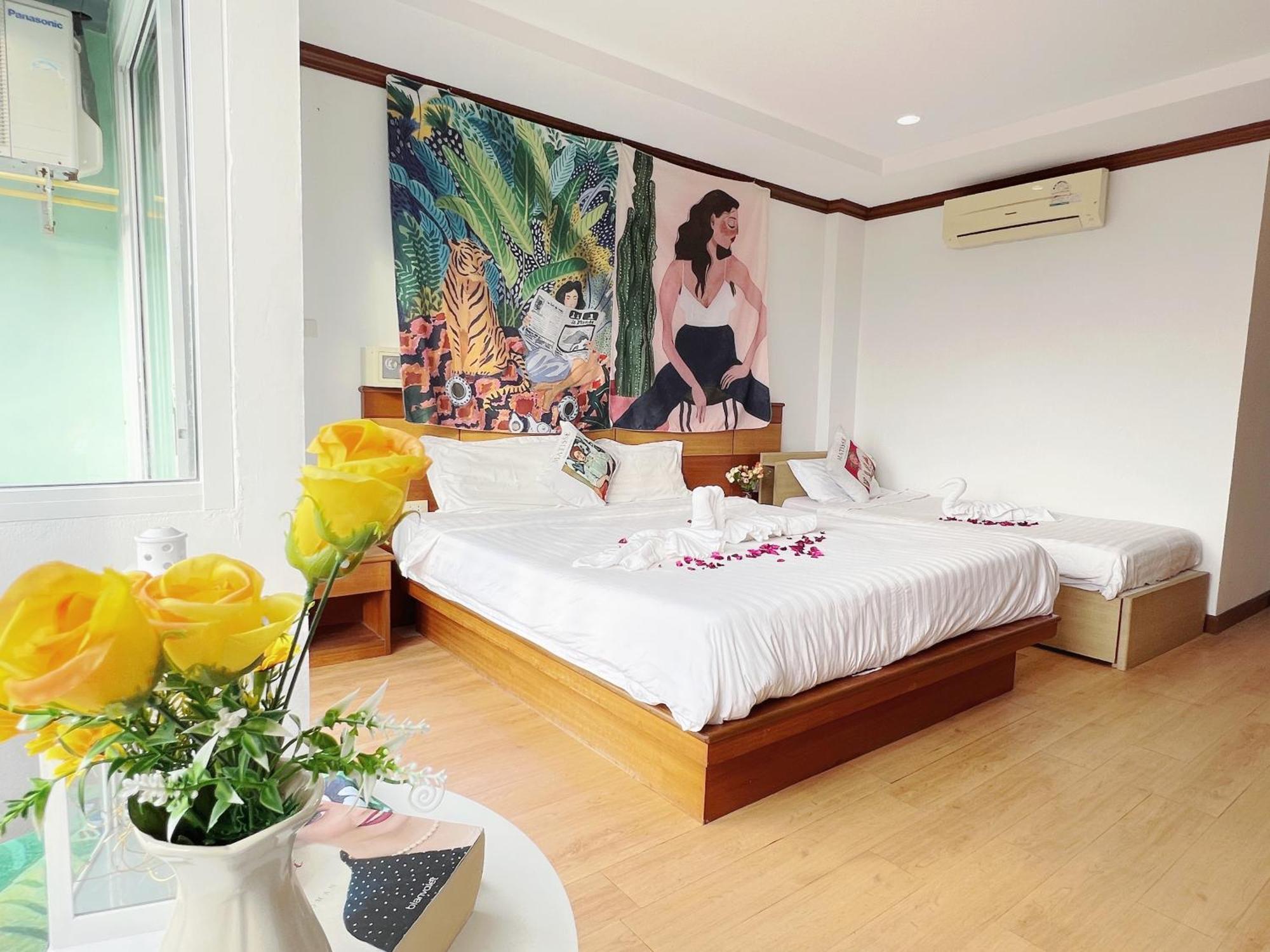 Lanting Hotel Patong Bagian luar foto