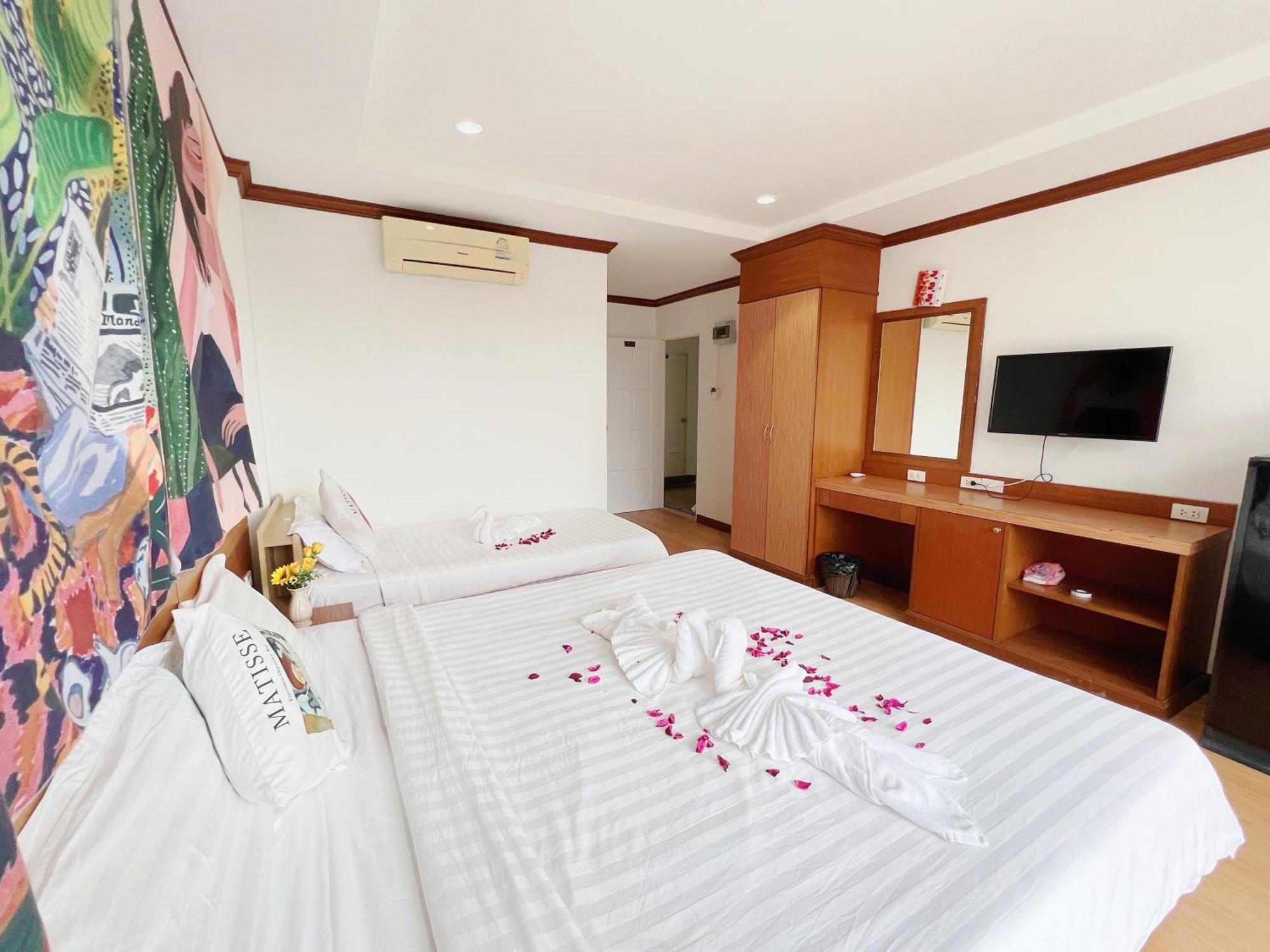 Lanting Hotel Patong Bagian luar foto