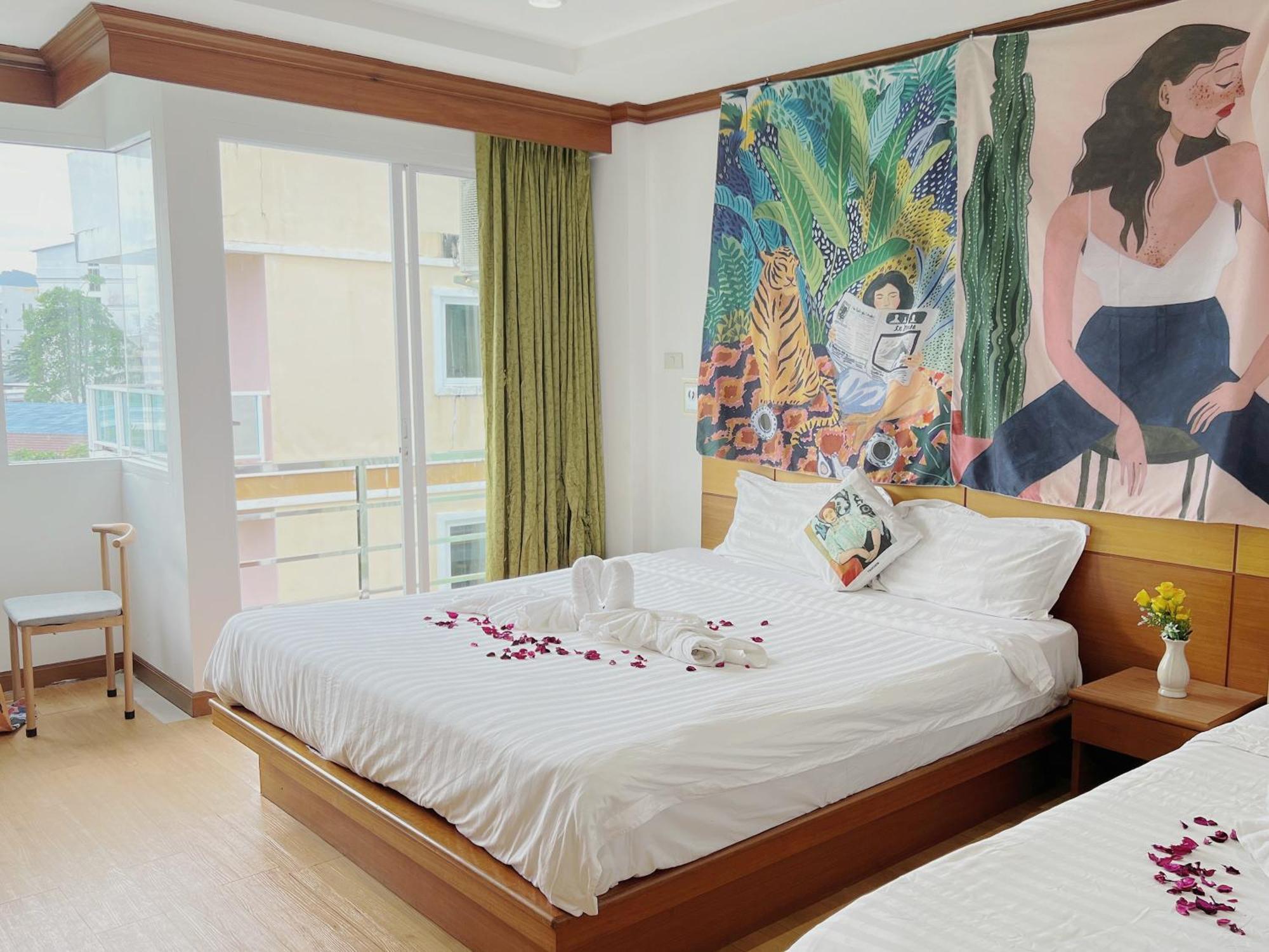 Lanting Hotel Patong Bagian luar foto