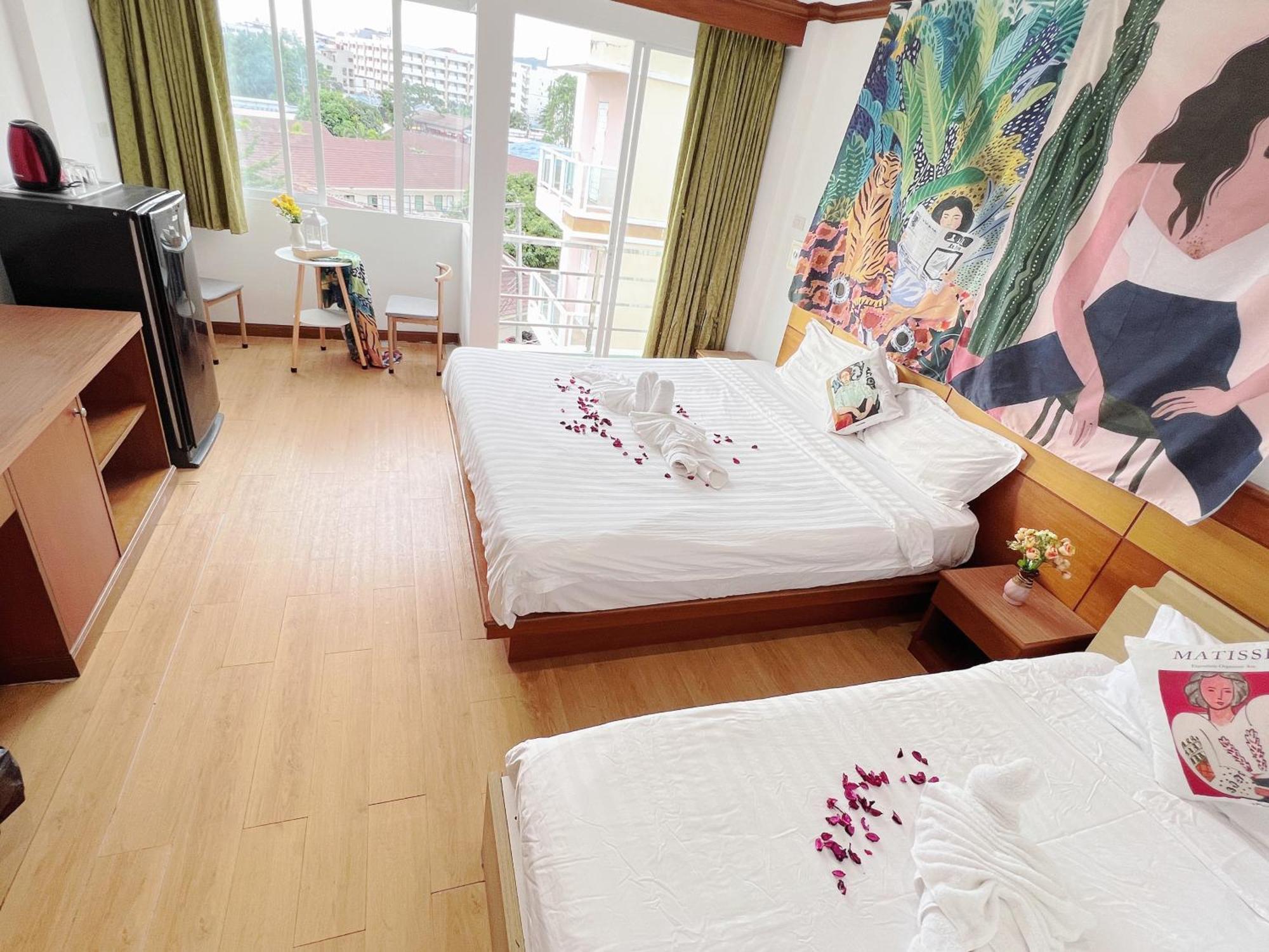 Lanting Hotel Patong Bagian luar foto