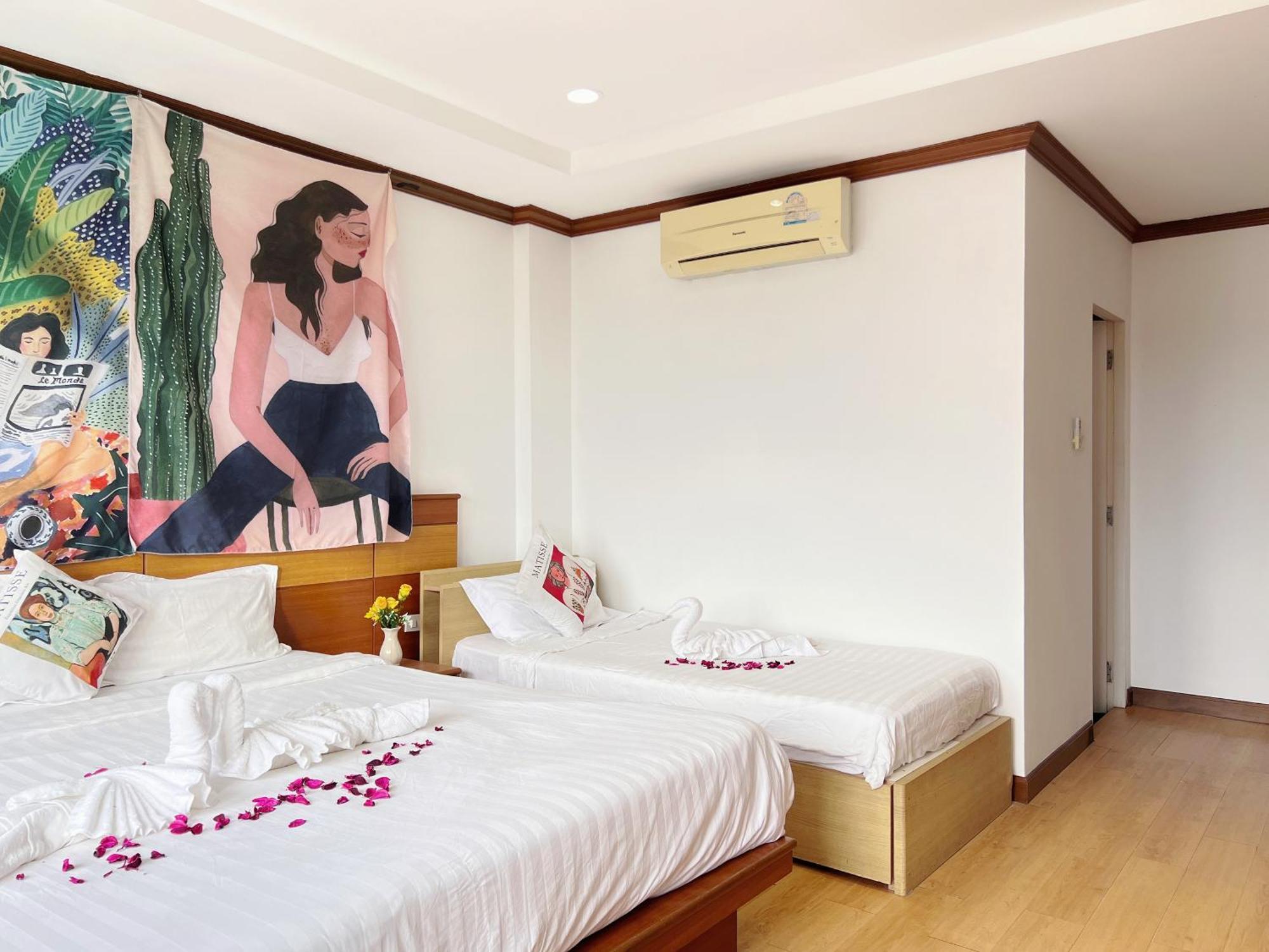 Lanting Hotel Patong Bagian luar foto