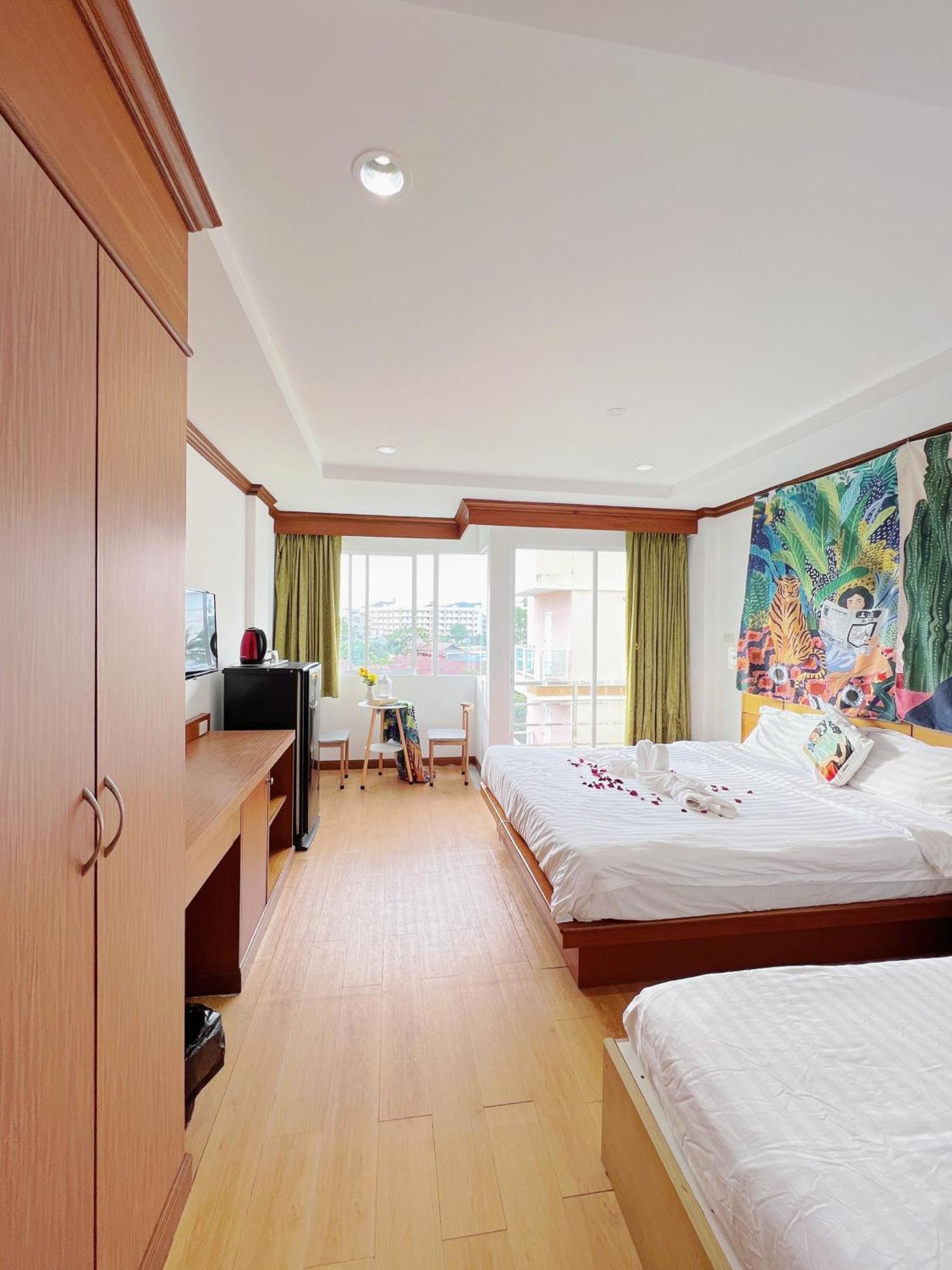 Lanting Hotel Patong Bagian luar foto