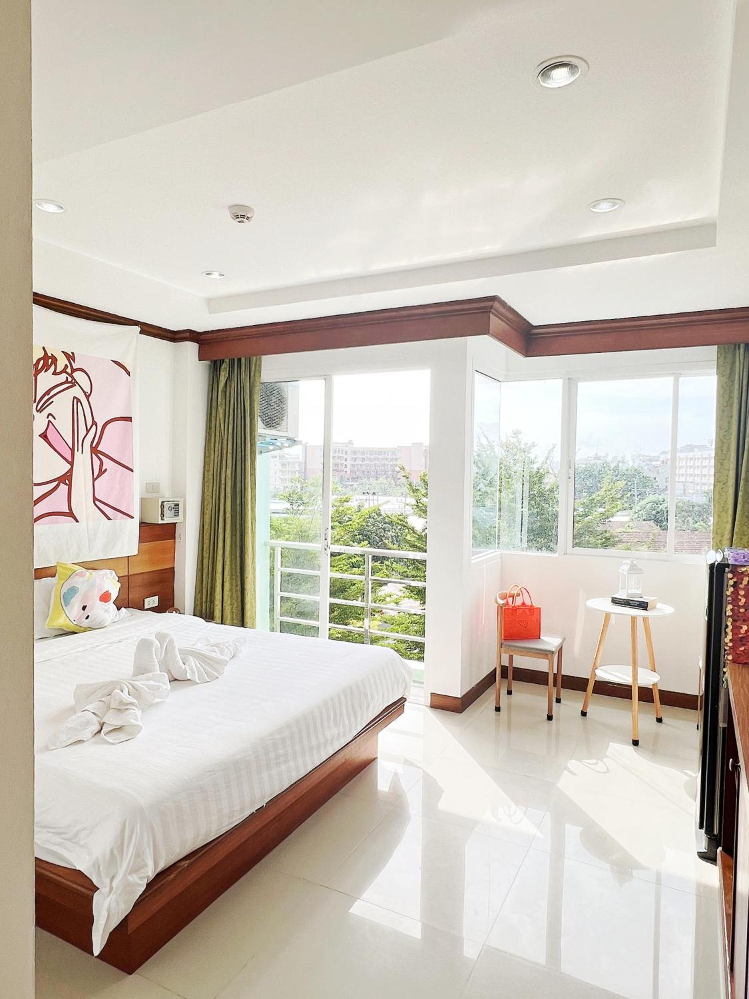 Lanting Hotel Patong Bagian luar foto