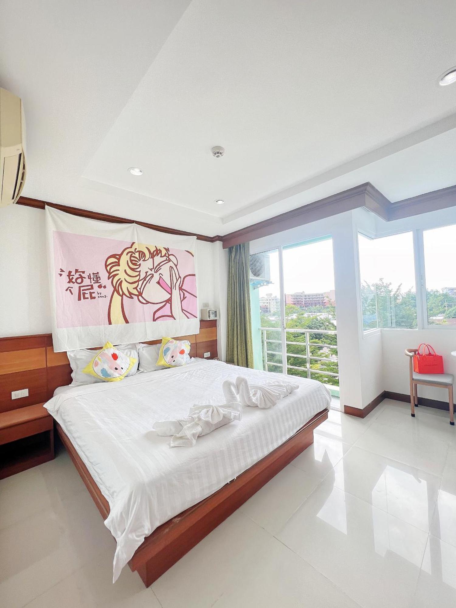 Lanting Hotel Patong Bagian luar foto