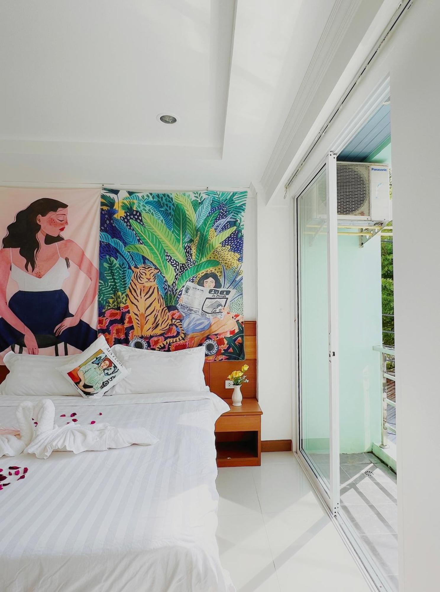 Lanting Hotel Patong Bagian luar foto